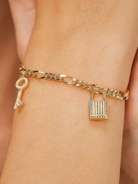 Key & Padlock Charm Chain Bracelet 18k gold plated